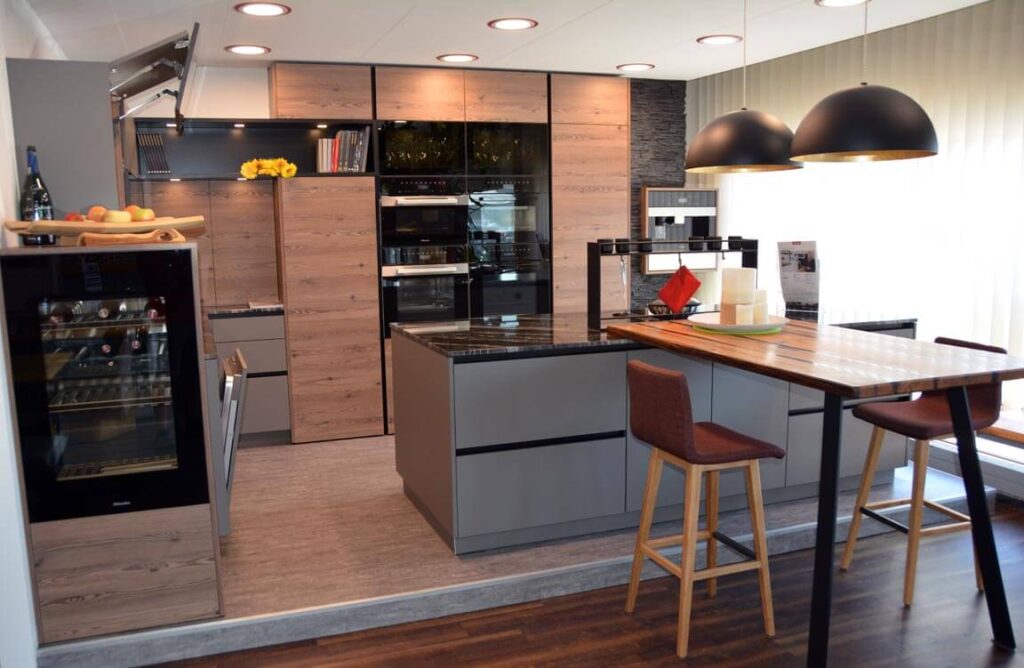 Abverkauf Möbel ewe grifflose Küche mit STRASSER Naturstein 1